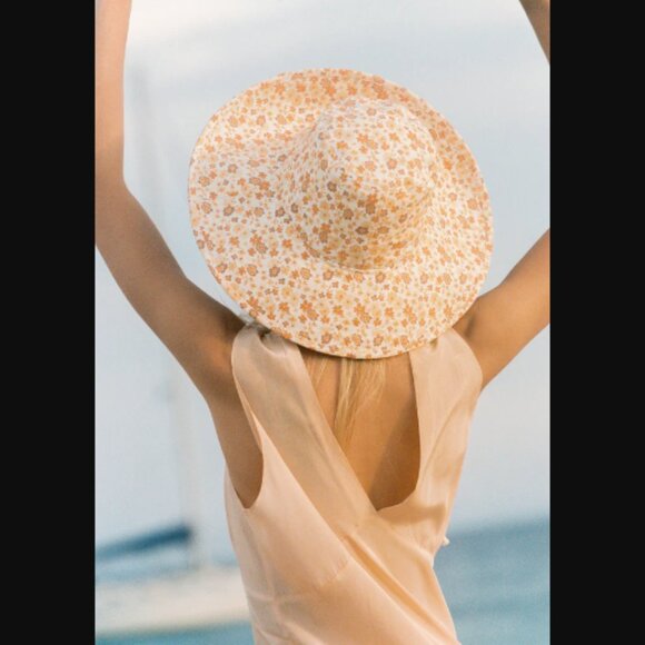 NIB LACK OF COLOR Holiday Bucket Hat Peach Bloom Floral Print S/M Retail $125.00 main image 9